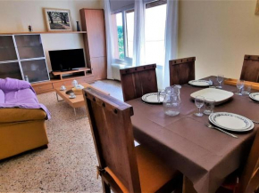 Apartamento en Llançà con 2 habitaciones, cocina equipada y estacionamiento - Ideal para familias - ES-170-42